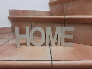 Scritta HOME in legno