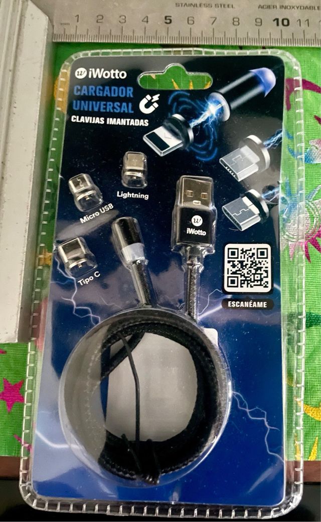 Cargador Universal iWotto Clavijas Imantadas