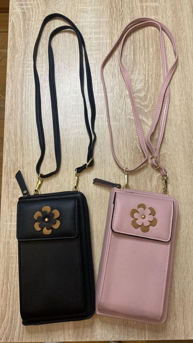 Bolso porta móvil con flor