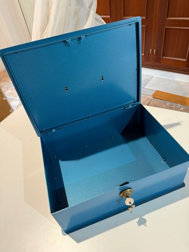 Caja metálica seguridad azul con llave