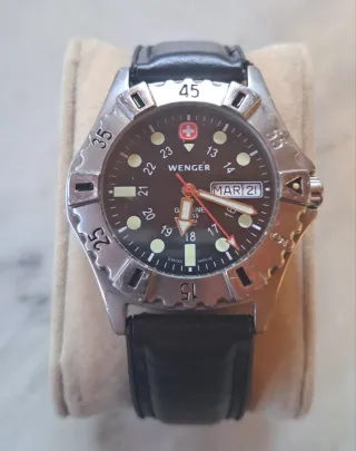 Reloj Wenger Esfera Negra Correa Cuero