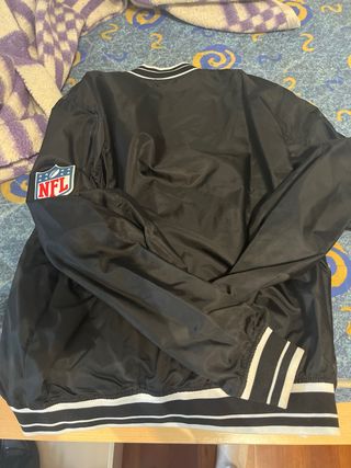 Chaqueta Raiders Pull and Bear Negra