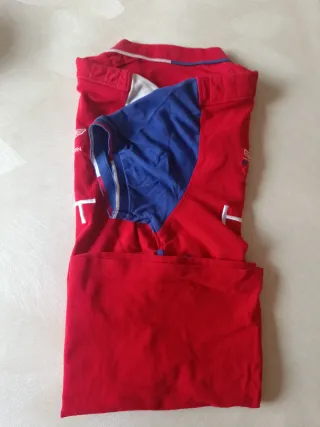 Polo Hackett Rojo Aston Martin Racing.Usado 