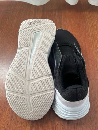 Zapatillas Adidas Cloudfoam Negras y Moradas