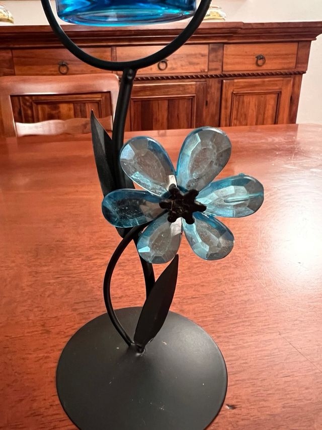 Portacandele in ferro con fiore blu