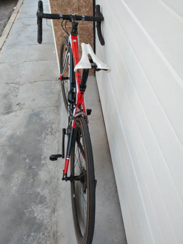 Bicicleta de carretera de carbono Focus