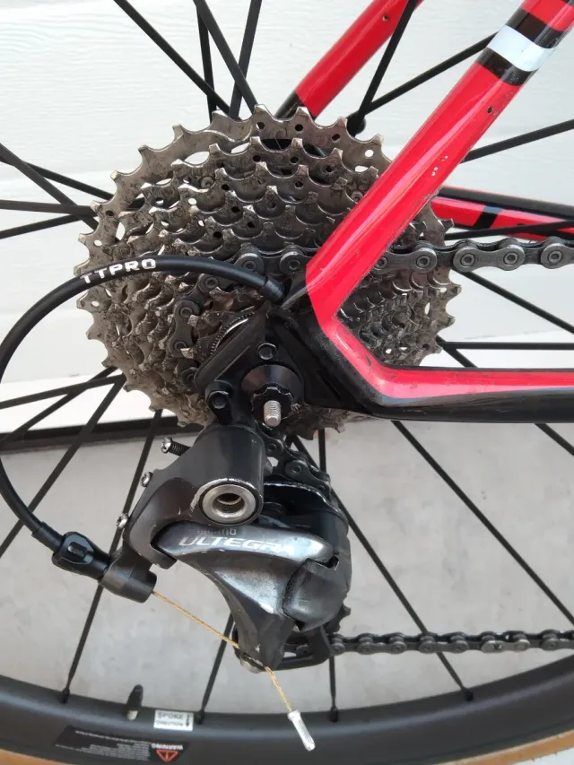 Bicicleta de carretera de carbono Focus