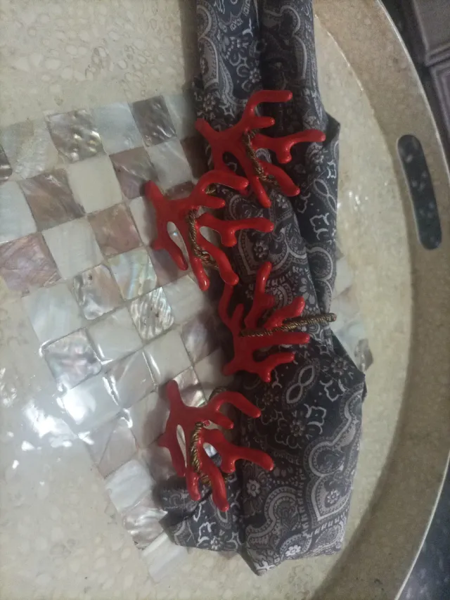 Porta servilletas imitación coral rojo y dorado