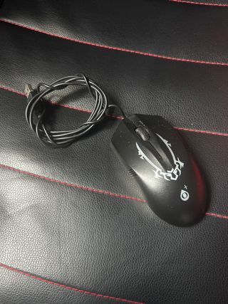 Ratón gaming negro con cable