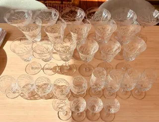 Juego de copas de cristal tallado