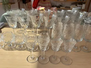 Juego de copas de cristal tallado
