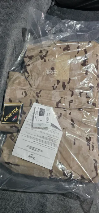 Abrigo Gore-Tex Talla S Camuflaje