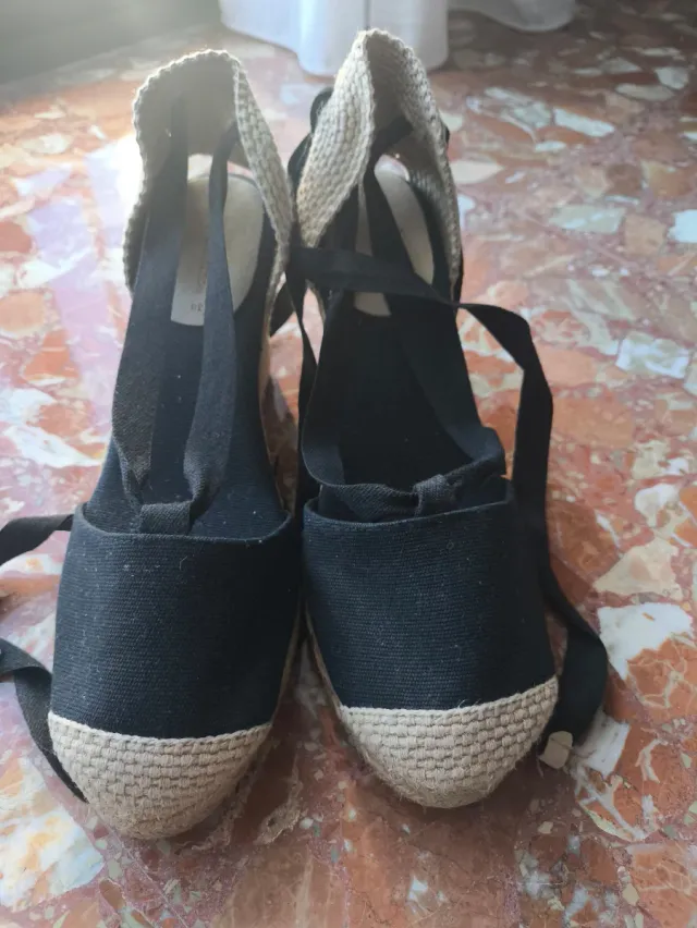 Cuñas esparto negras y beige talla 38