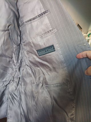 Traje de caballero gris claro raya diplomática 