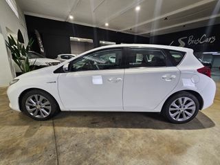 TOYOTA Auris Hybrid Advance