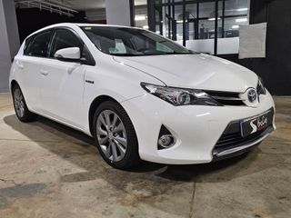 TOYOTA Auris Hybrid Advance