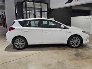 TOYOTA Auris Hybrid Advance