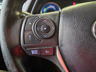 TOYOTA Auris Hybrid Advance