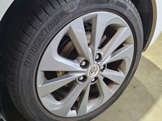 TOYOTA Auris Hybrid Advance