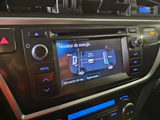 TOYOTA Auris Hybrid Advance