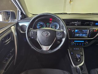 TOYOTA Auris Hybrid Advance