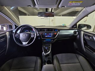 TOYOTA Auris Hybrid Advance