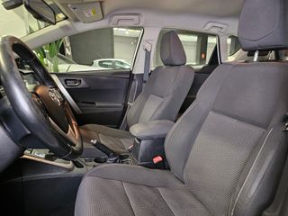 TOYOTA Auris Hybrid Advance