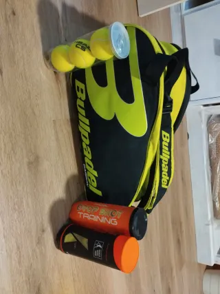 paletero palas de pádel Bullpadel modelo carbon