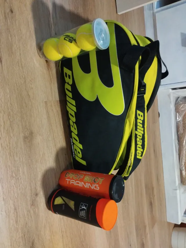 paletero palas de pádel Bullpadel modelo carbon