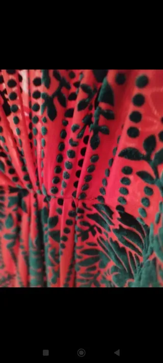 Vestido Zara Rojo Flores Verdes terciopelo fiester