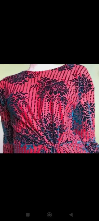 Vestido Zara Rojo Flores Verdes terciopelo fiester