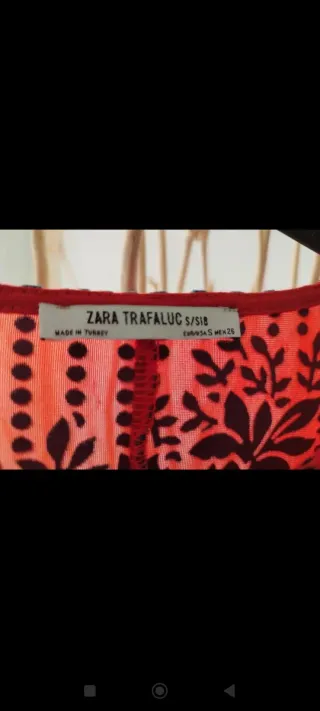 Vestido Zara Rojo Flores Verdes terciopelo fiester