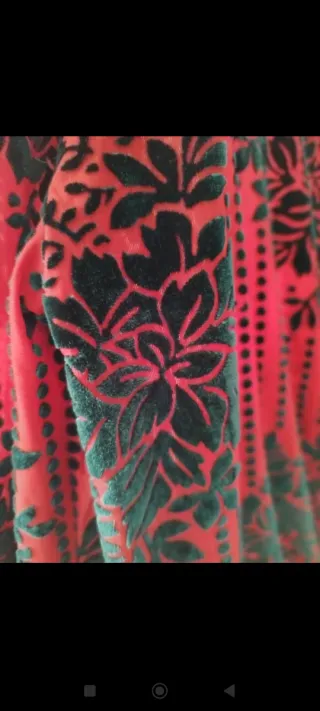 Vestido Zara Rojo Flores Verdes terciopelo fiester