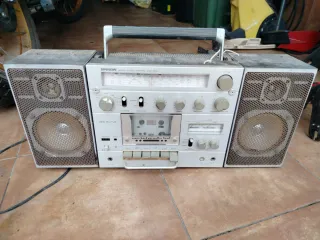 Superscope CRS-3504 Radio Cassette Plata