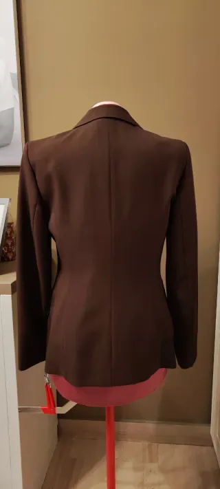 Traje de chaqueta color berenjena 
Entretiempo 
