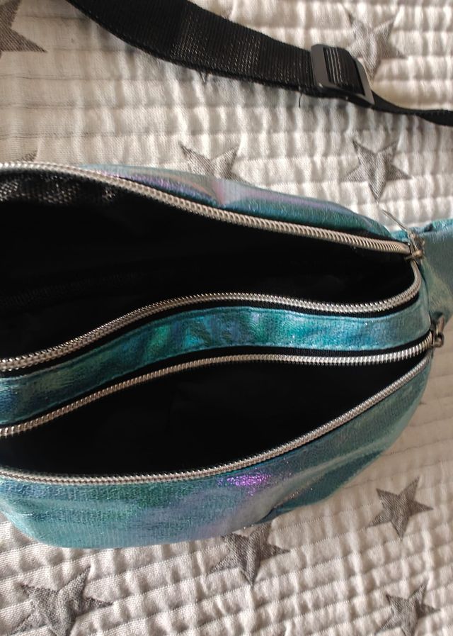 Riñonera niña holográfica