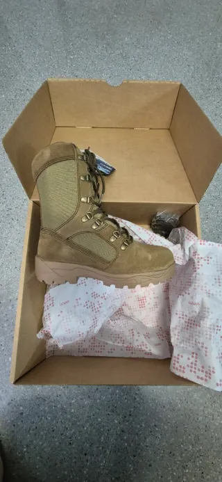 Bota de campaña ligera marrón/verde
