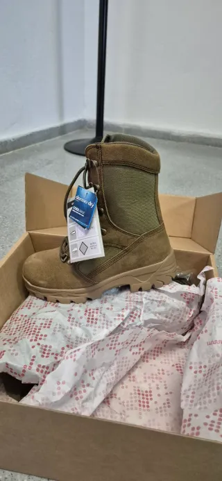 Bota de campaña ligera marrón/verde
