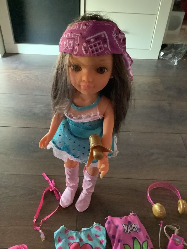 Nancy oficial con accesorios