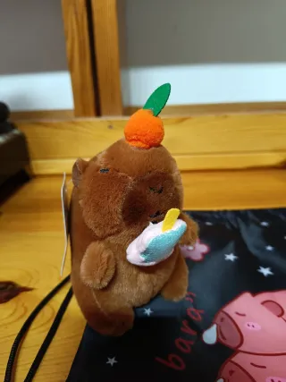 Mochila y llavero capibara