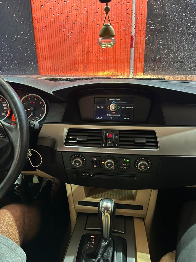 BMW Serie 5 520i Automático 2003 con 140.000 km