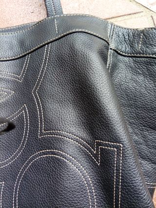 Bolso negro de piel