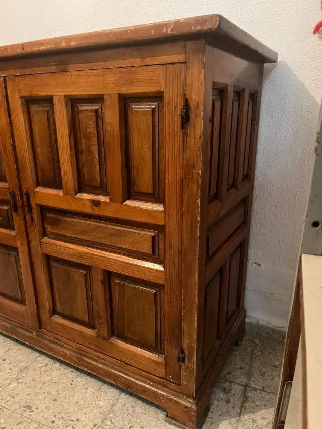 Taquillón de madera maciza