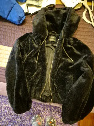 Chaqueta Bershka pelo negra Talla XS