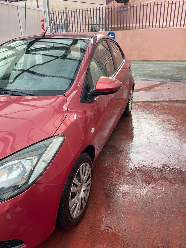 Mazda 2 2012