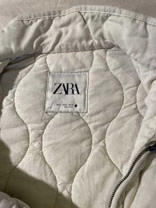 Cazadora bomber Zara beige acolchada