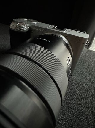 Cámara Sony a6300 4K + Objetivo 18-105 f/4 G OSS