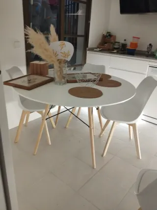 Mesa redonda madera y metal
