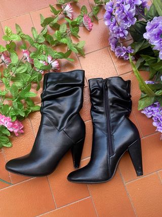 Stivali neri donna con tacco! 