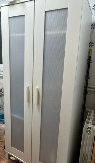 Armario blanco Ikea puertas traslúcidas